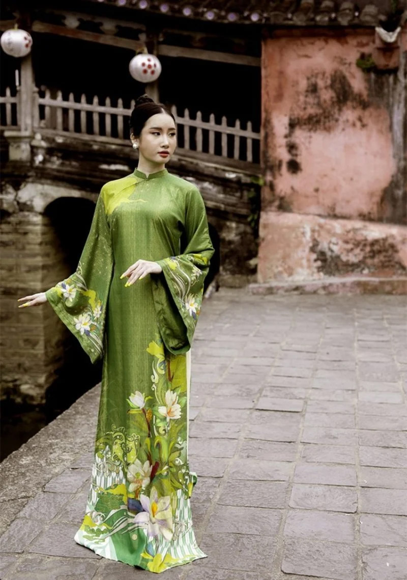 ao-dai-gam-mau-xanh-reu-hoa-tiet-hoa-sen