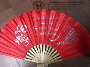 Quạt giấy đỏ họa tiết - QG2