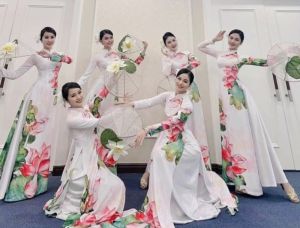 Thuê áo dài truyền thông 397 - ADTT397