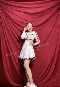 Cổ động nữ trắng