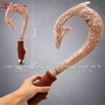 Đạo cụ cosplay móc câu của Maui