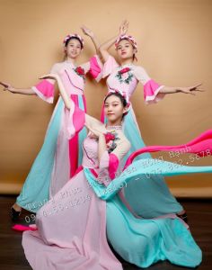 Váy múa quạt biểu diễn  Ho Chi Minh City