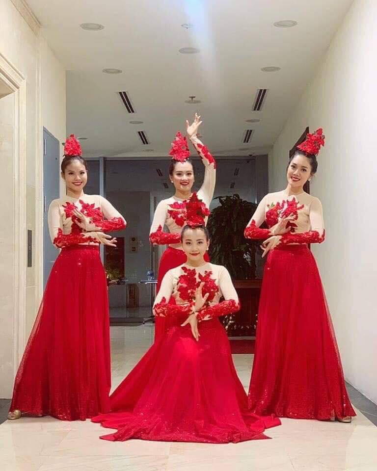 Thuê trang phục biểu diễn quận bình thạnh